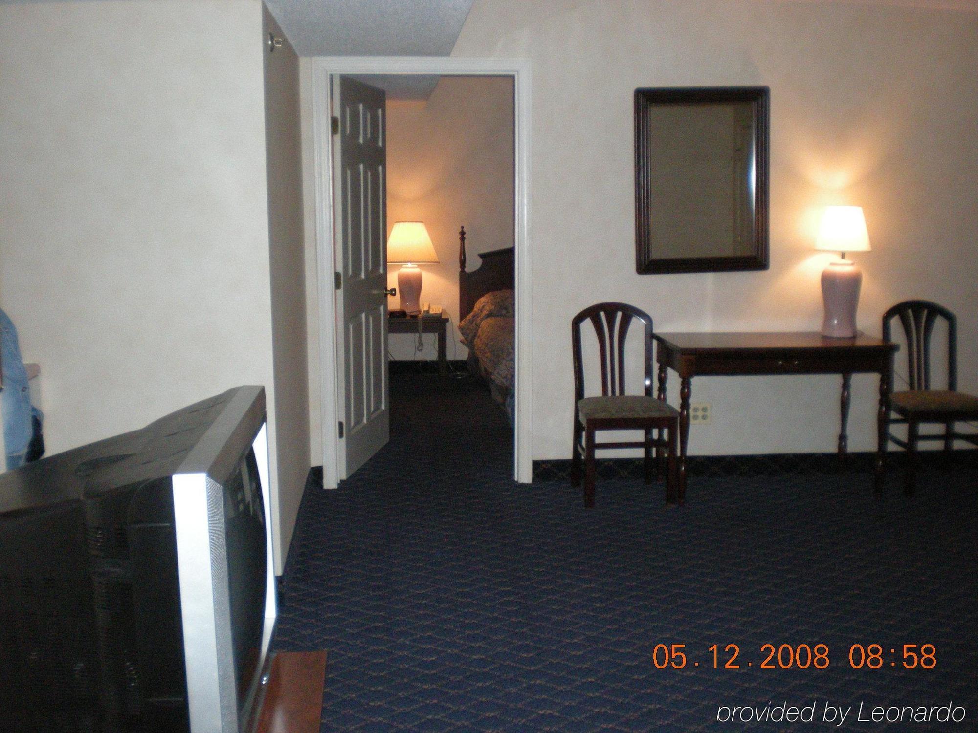 Regency Inn & Suites West Springfield Bilik gambar