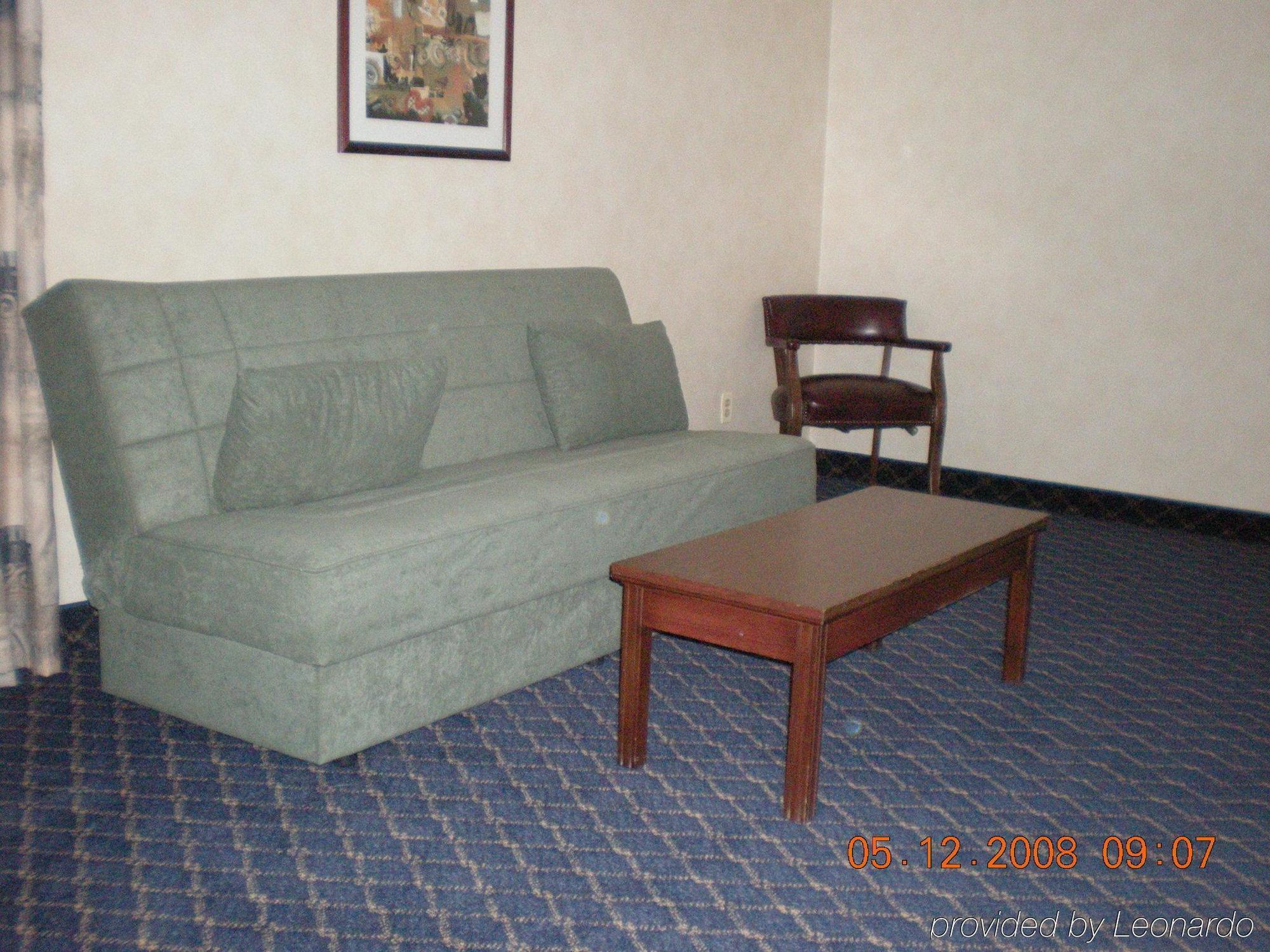 Regency Inn & Suites West Springfield Bilik gambar