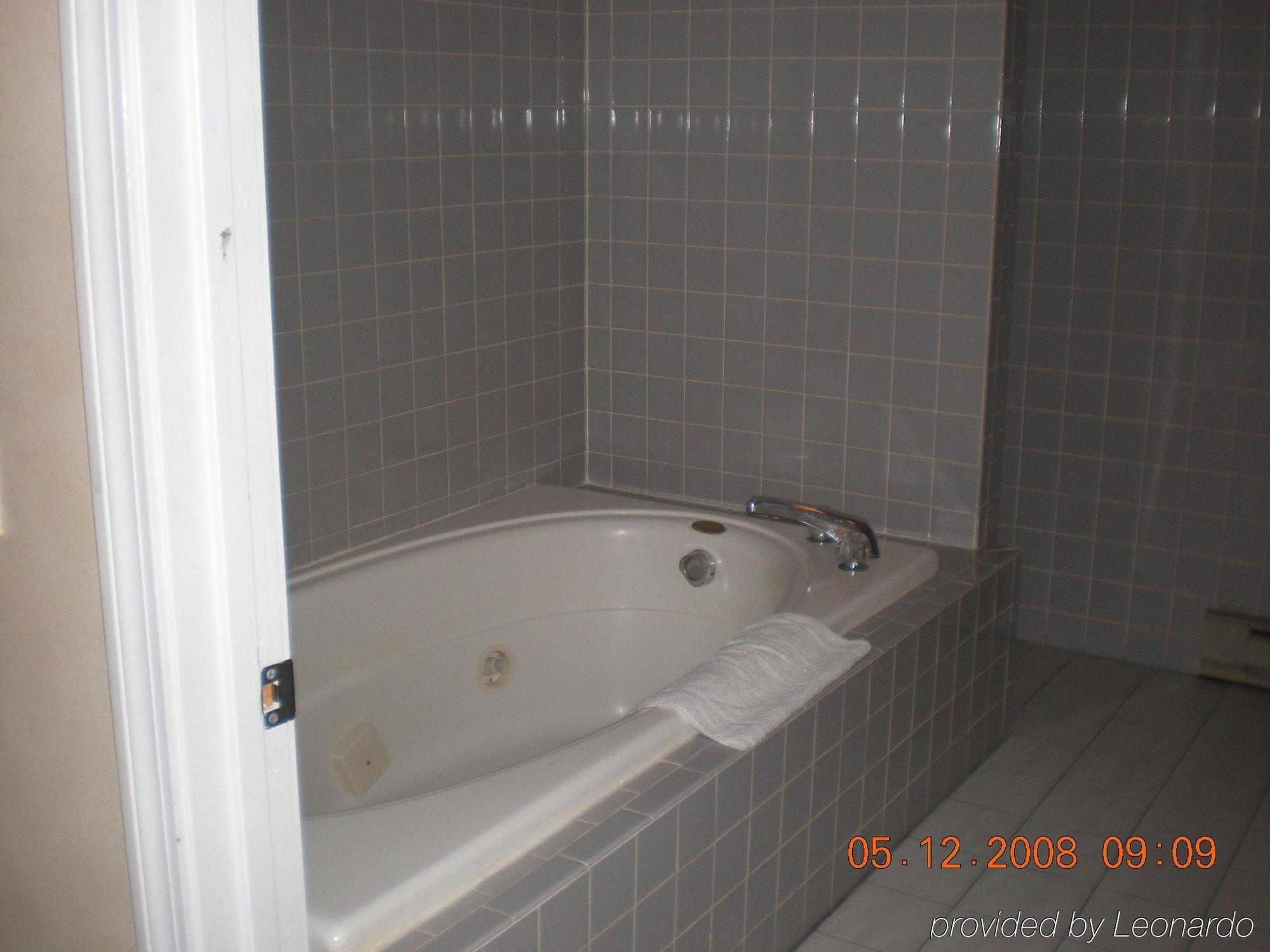 Regency Inn & Suites West Springfield Bilik gambar