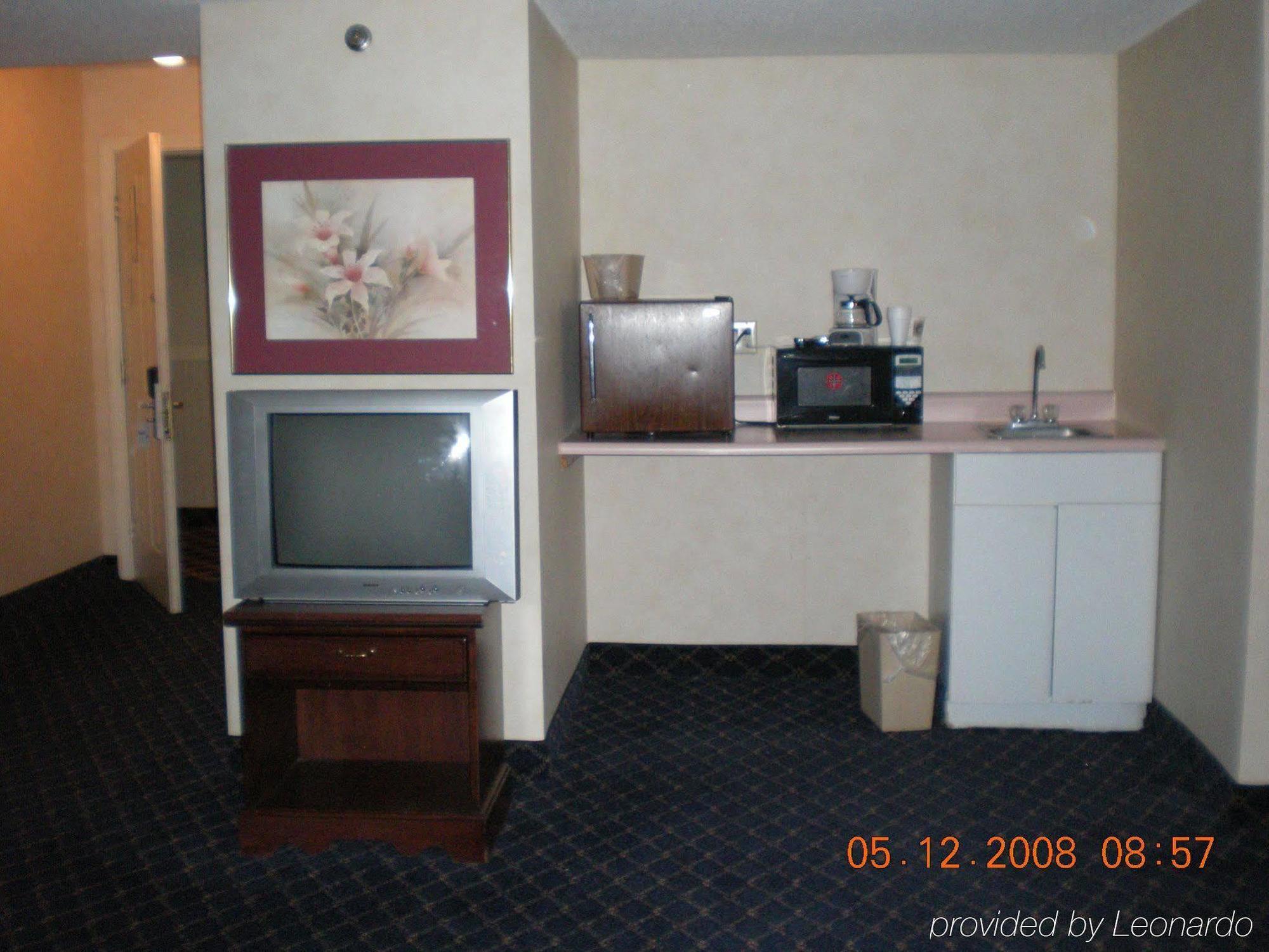 Regency Inn & Suites West Springfield Bilik gambar