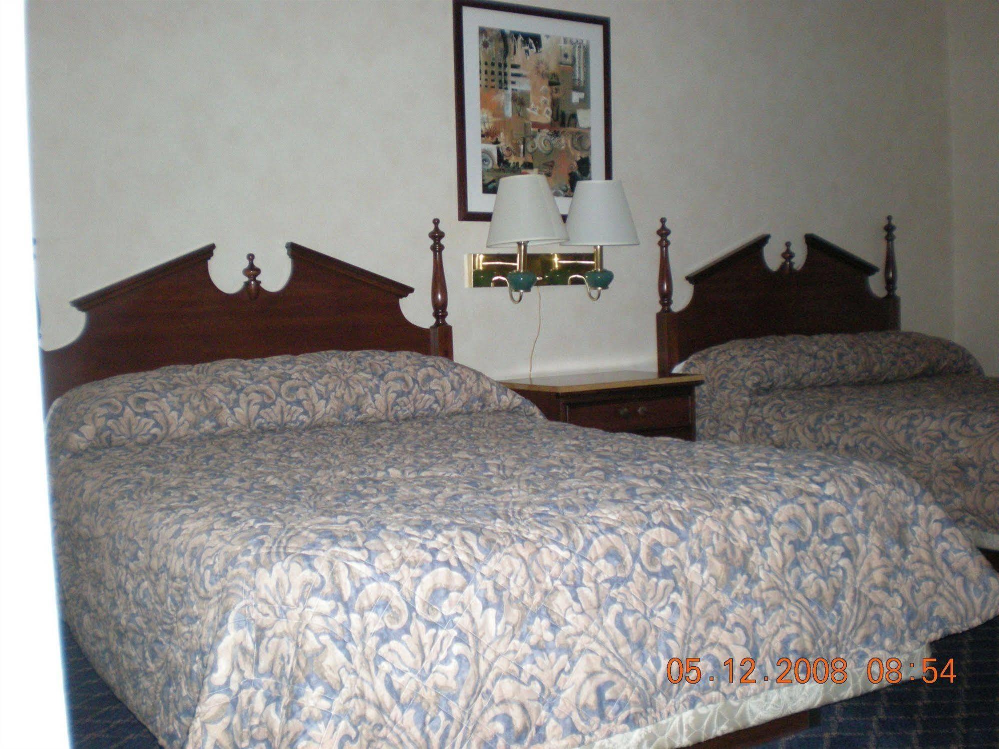 Regency Inn & Suites West Springfield Bilik gambar